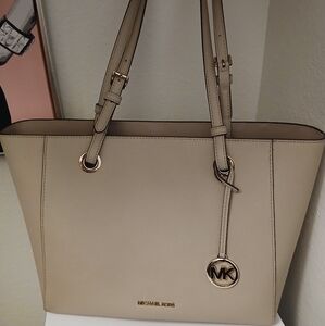 Michael Kors Walsh Saffiano Medium Leather Tote